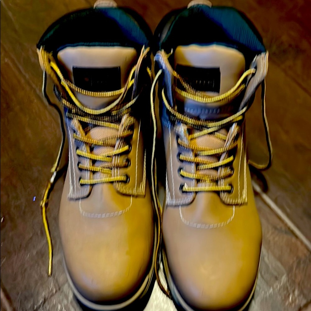 Men’s work boots